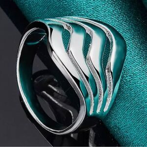 STERLING WAVE STATEMENT RING, sz 8‎
